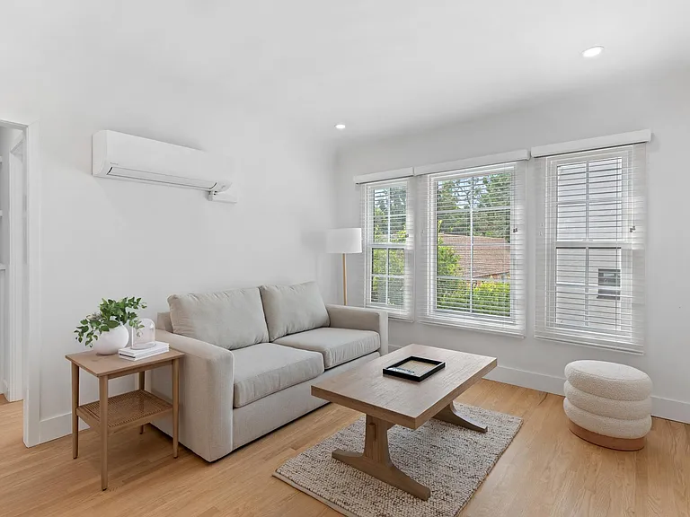 1020 1/2 Carol Dr — Photo 1