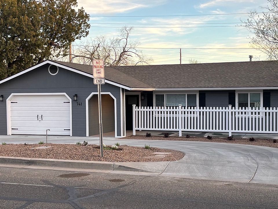 Beautiful Prescott home, in a wonderful, established neighborhood.