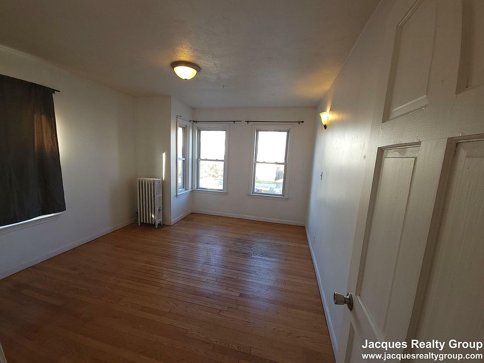 Bedroom 5 wide angle