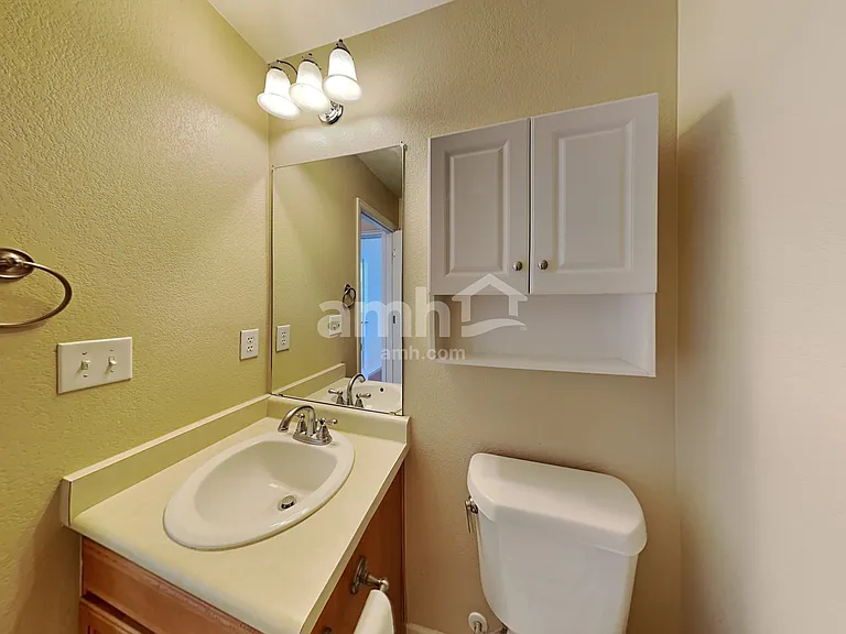 1556 S Catawba Cir — Photo 15