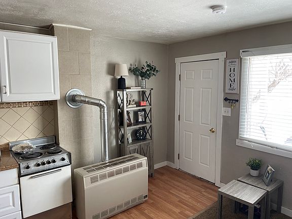 4th image of 330 E Hooper Ave #1