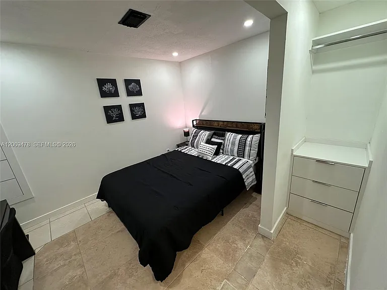 6039 Collins Ave #310 — Photo 15