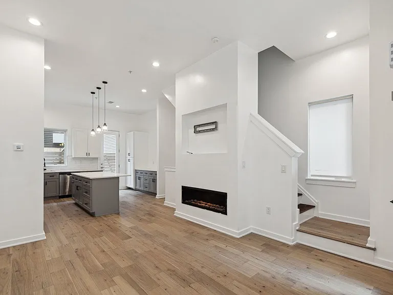 2219 N Hope St — Photo 9