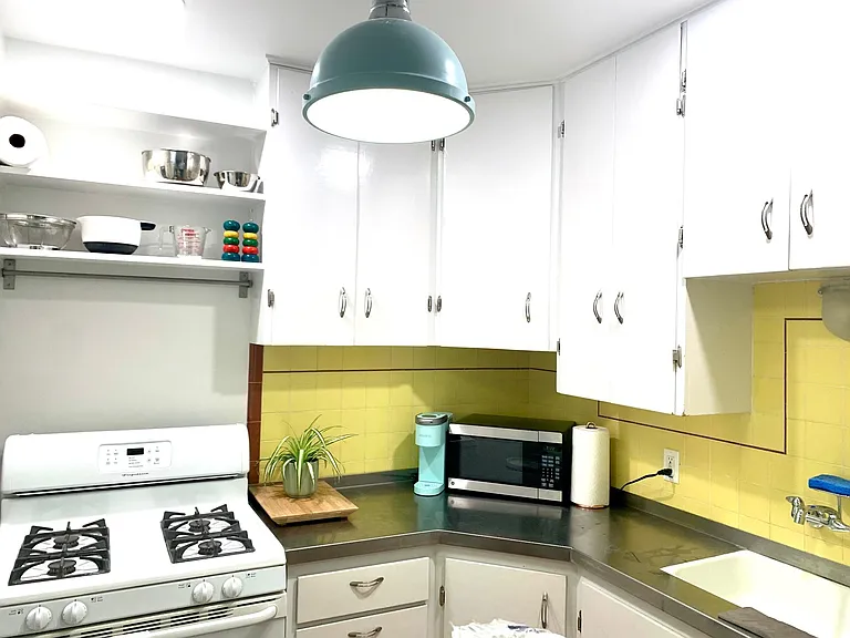 136 E 4th Ave #4 — Photo 6