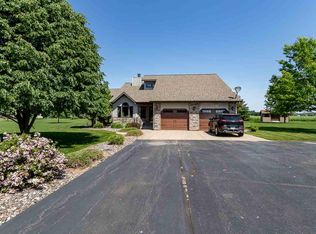 N1407 Meadow Ln, Merrill, WI 54452