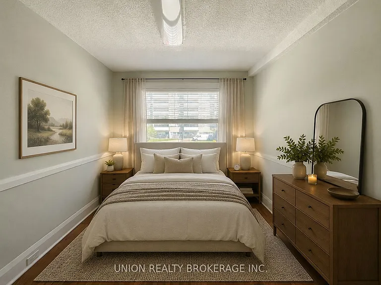 331 Eglinton Ave E #UPPER — Photo 7