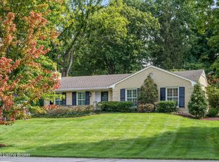 209 Choctaw Rd, Indian Hills, KY 40207