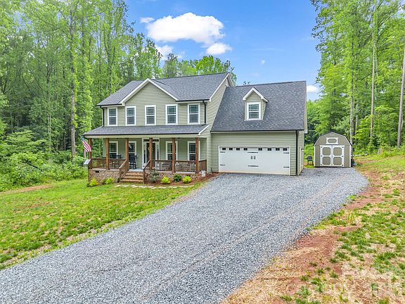 2nd image of 905 Rolling Rd