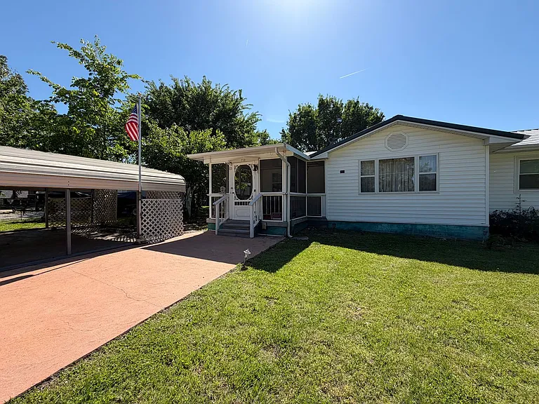 713 Dublin Ln — Photo 2
