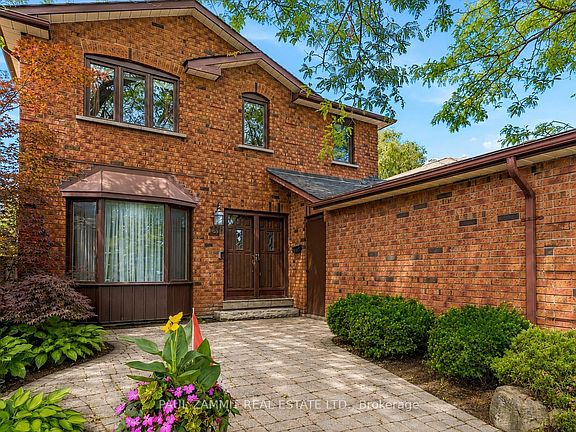 3rd image of 180 Lyndhurst Dr