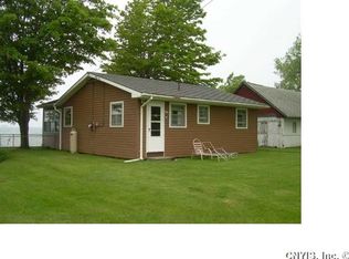 17709 Hy Knoll Dr, Sackets Harbor, NY