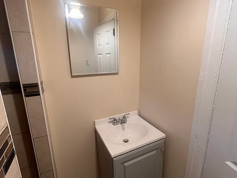 634 W Indiana Ave — Photo 14