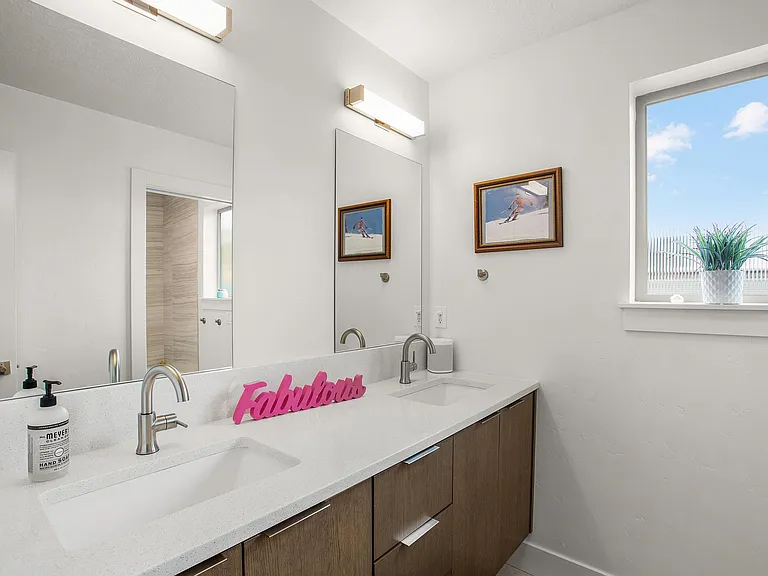 2548 E Warm Springs Ave — Photo 41