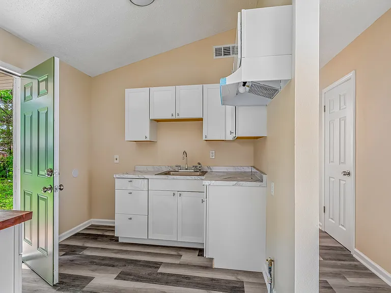 2064 Willow Wood Ave — Photo 5