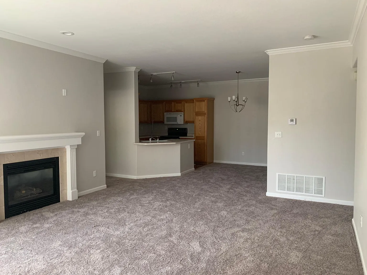2 bed, 1021 sqft, $2,100 — Photo 2