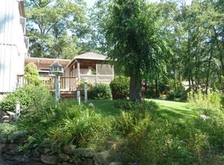 25 Grassy Meadow Rd, Wilbraham, MA 01095