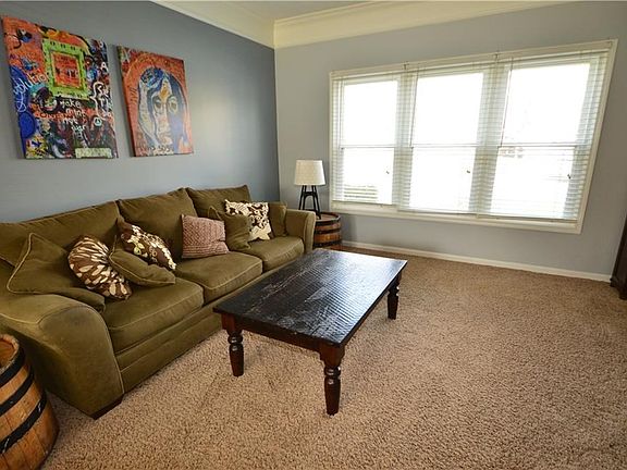Light and bright living room.