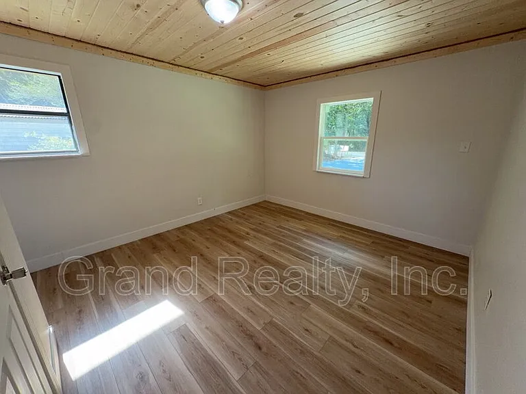 6119 Shawn Ln — Photo 8