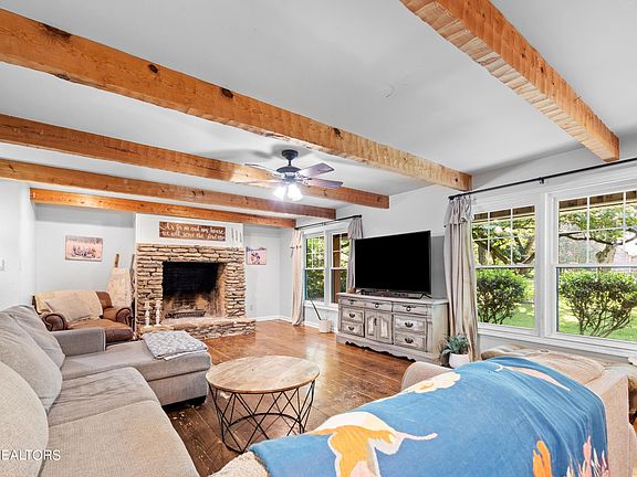5th image of 2107 Belcaro Dr