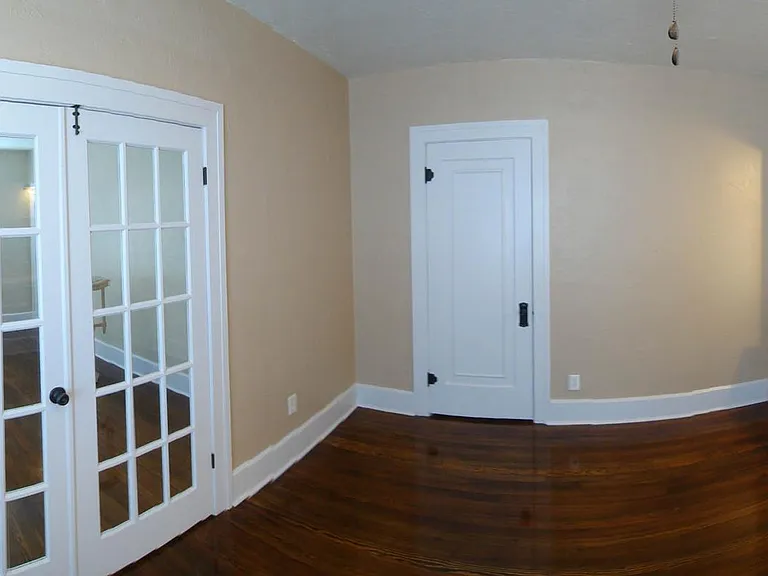 324 Moffett Ct N — Photo 9