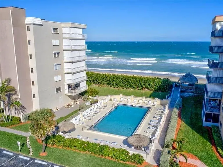 10102 S Ocean Dr #107 — Photo 1