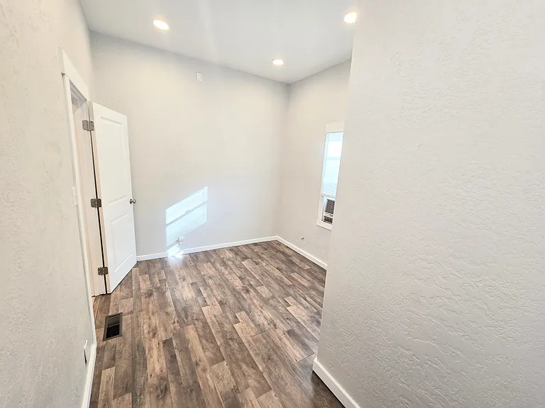 833 S Edison St — Photo 2