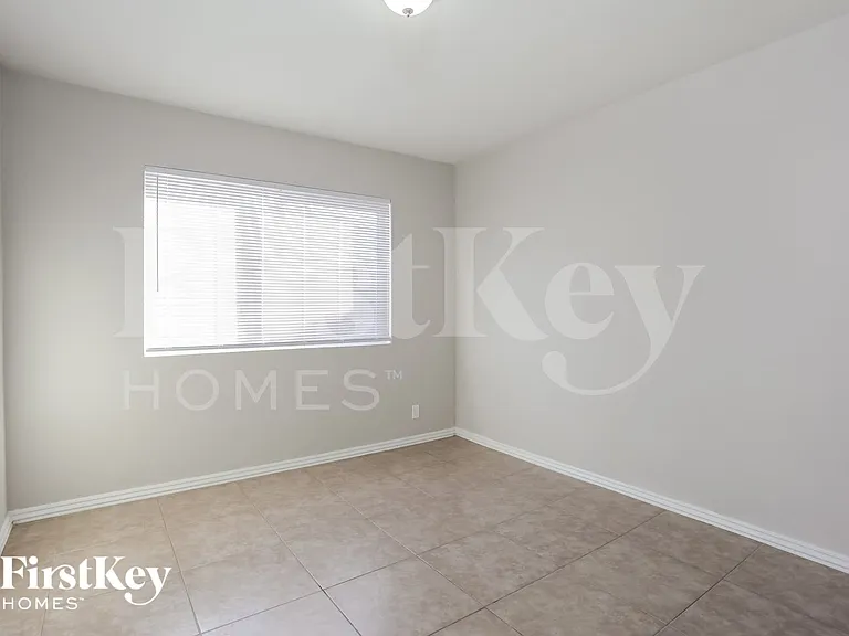 1701 Sweeney Ave — Photo 10