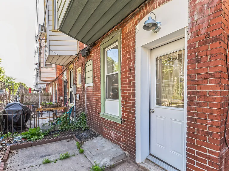 18 W Sharpnack St — Photo 30