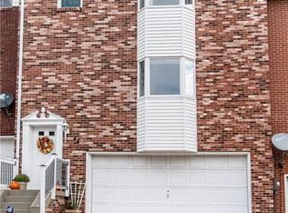 42 Manorfield Cir, Delmont, PA 15626