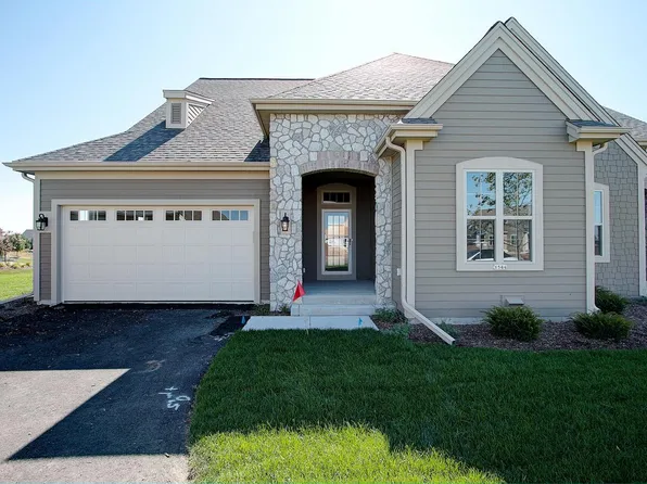 1626 Belmont LANE #27, Oconomowoc, WI 53066