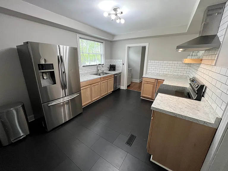 2107 Richardson Dr — Photo 6