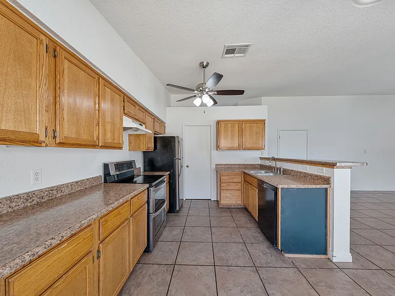 6378 E 45th Ln — Photo 10