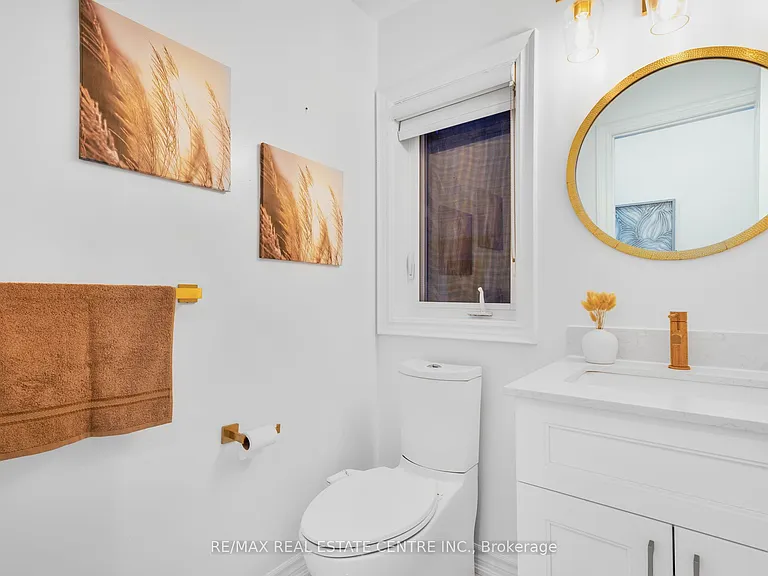 5 Forsyth Cres E — Photo 5