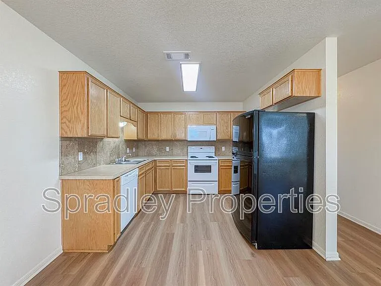 130 Lacey Lou Ln — Photo 5