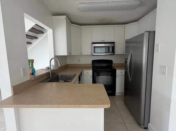 8985 NW 38th Dr, Pompano Beach, FL 33065