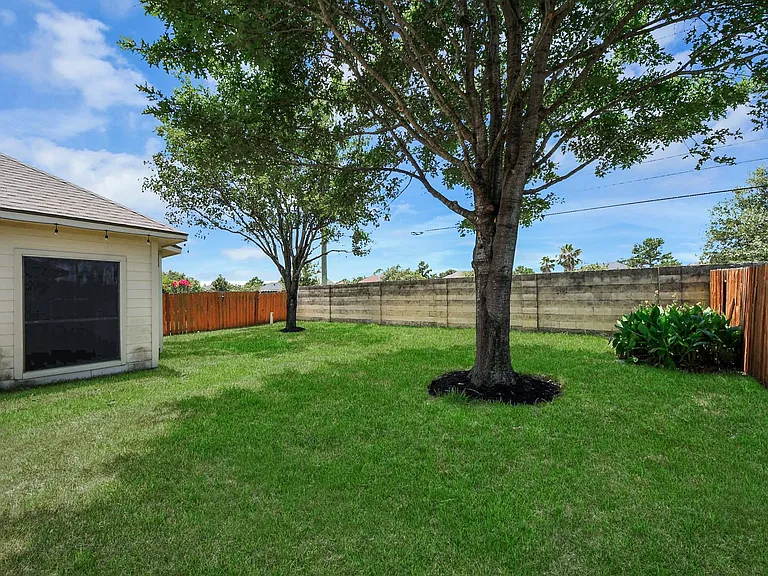 10007 Adobe Dr — Photo 32