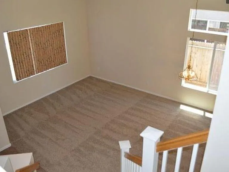 1627 Venice Cir — Photo 5