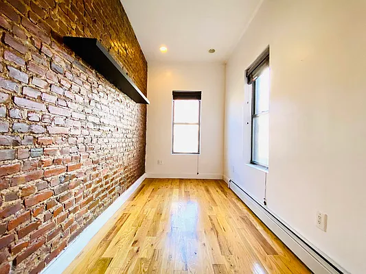 Rented by Blue Egg Realty Corp | media 35