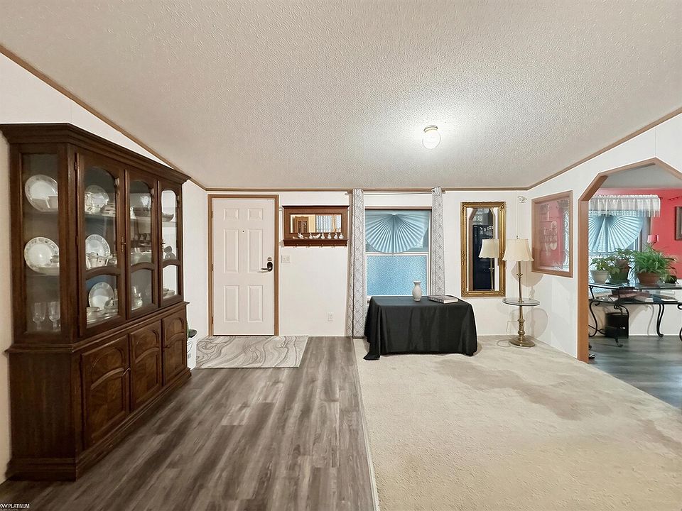 3684 Hawthorne St, photo 3