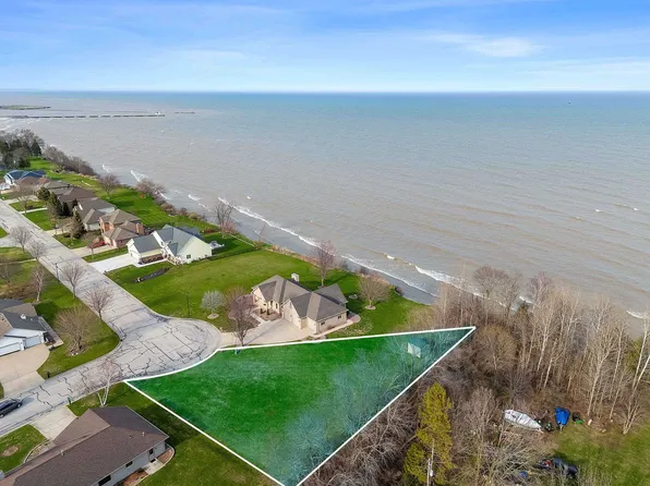 Sundancer Ln, Kewaunee, WI 54216