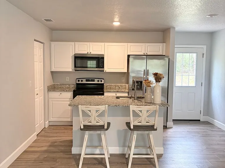 9850 NE 69th Pl — Photo 3