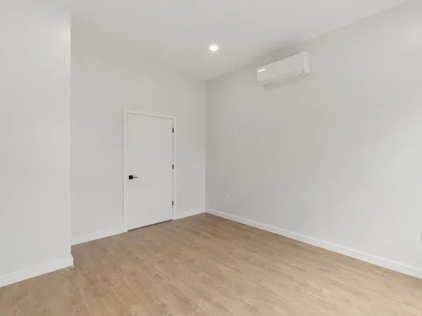 952 Broadway image 11 of 22