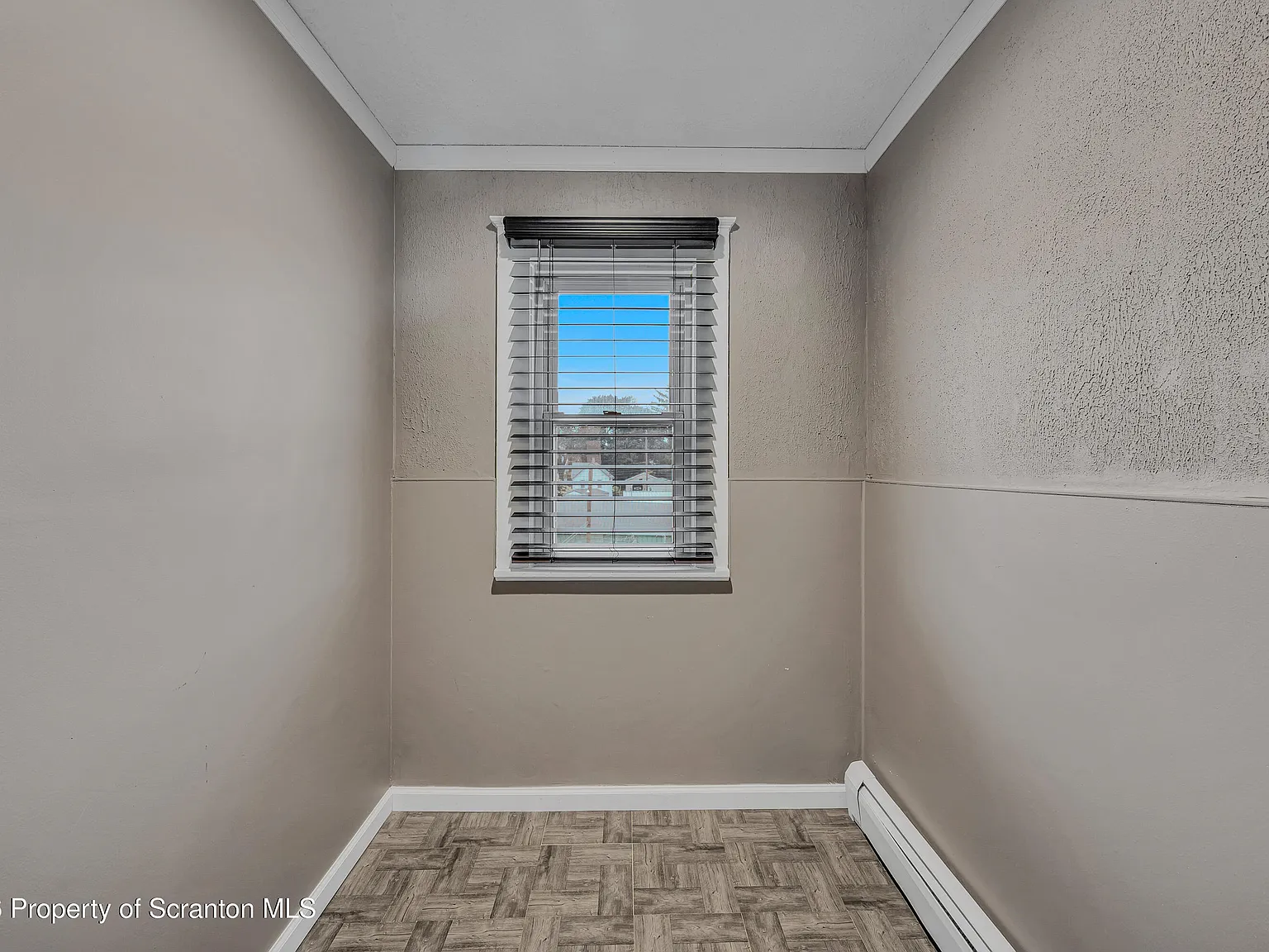 2 bed, 1.0 bath, 2014 sqft, $1,195 — Photo 2