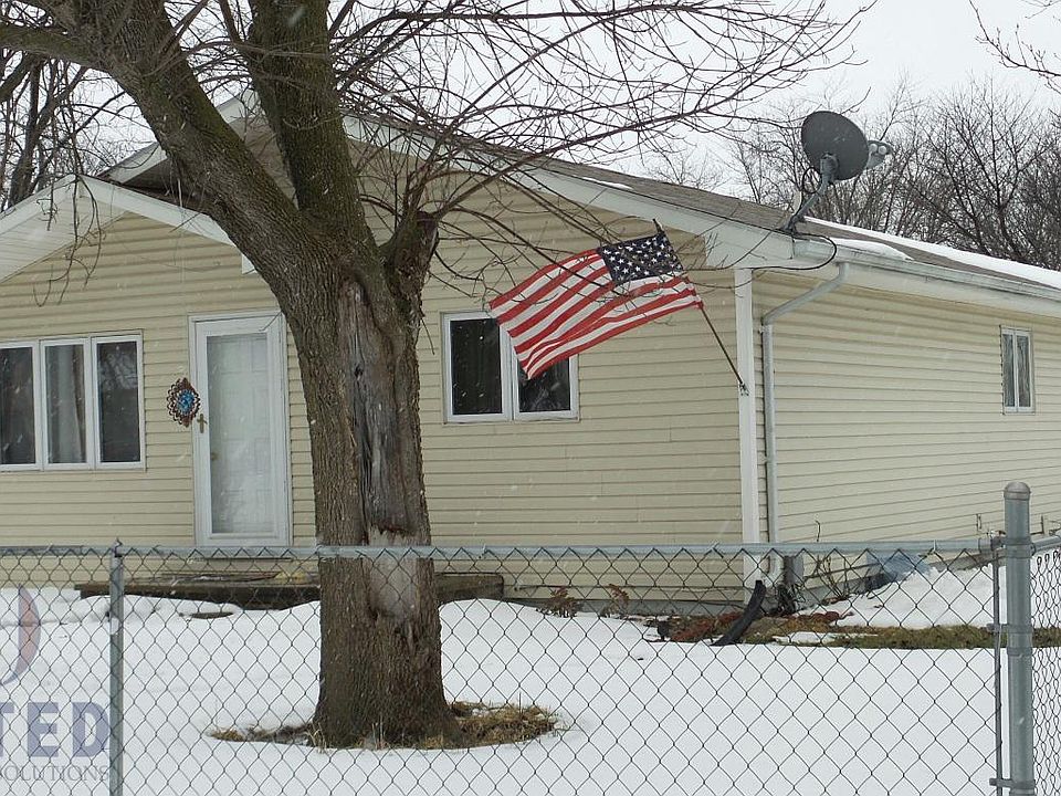 1st image of 704 E 14th St