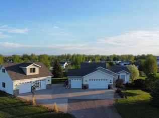 6100 Ashton Cir, Bismarck, ND 58504