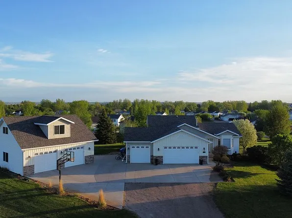 6100 Ashton Cir, Bismarck, ND 58504