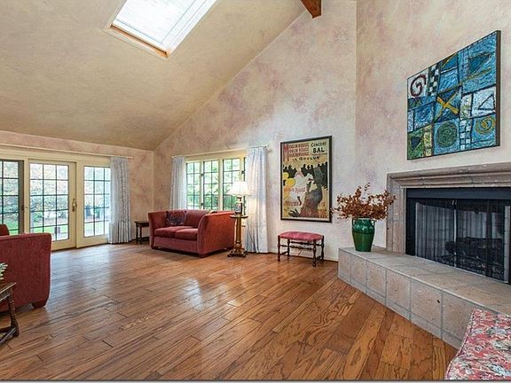 3rd image of 25838 Fairmount Blvd