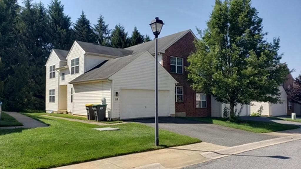 3 bed, 2.5 bath, $2,595 — Photo 2