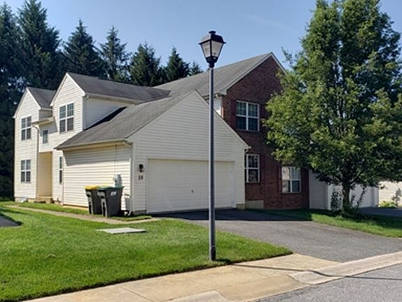 2nd image of 18 Saddle Ridge Ct