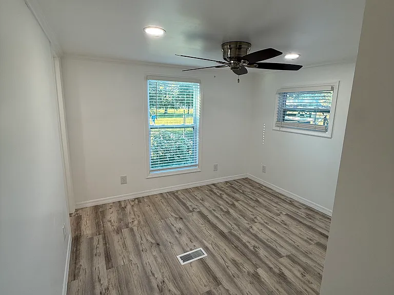 978 Bay Dr — Photo 12